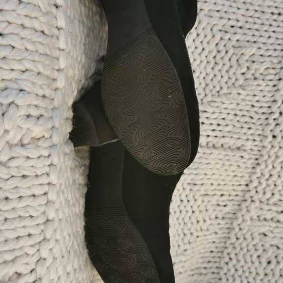 Waterproof black suede booties - Picture 4 of 4